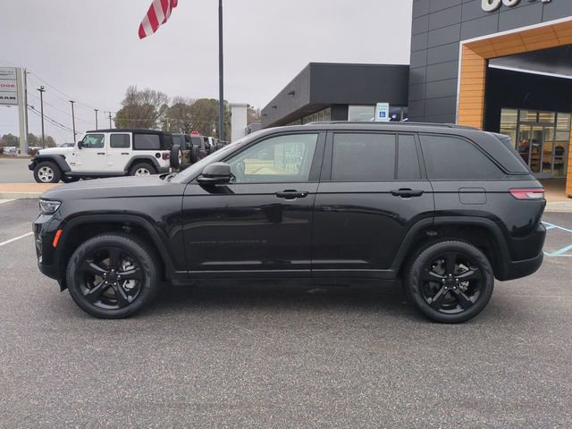 Used 2023 Jeep Grand Cherokee Limited w/ Black Appearance Package image 7