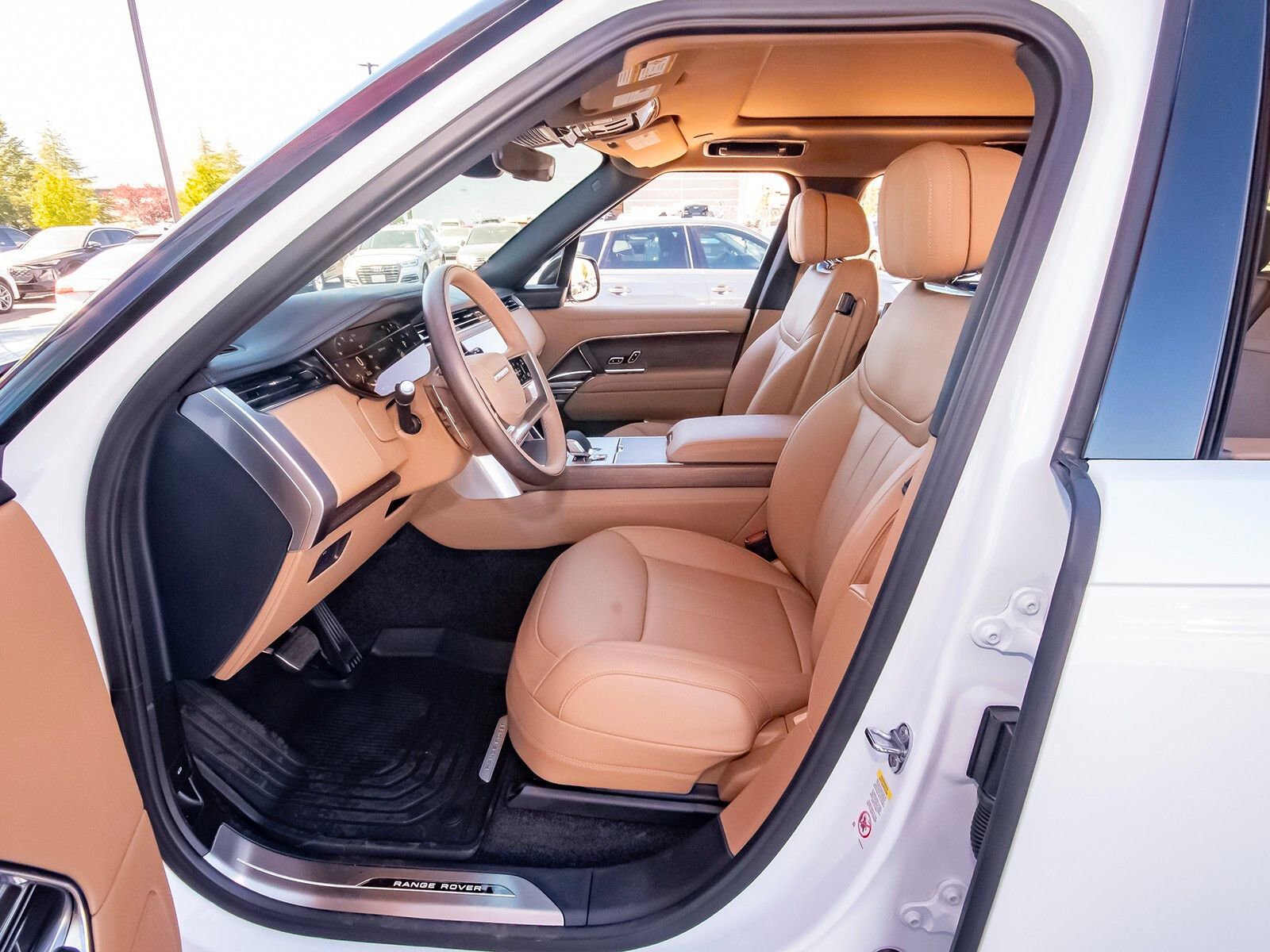 New 2025 Land Rover Range Rover SE image 33