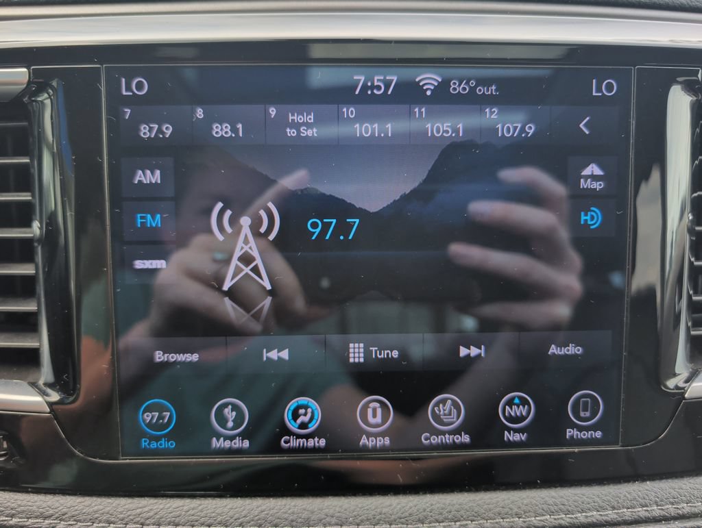Used 2018 Chrysler Pacifica Limited FWD image 13