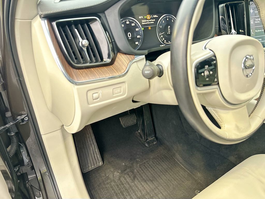 Used 2020 Volvo XC60 T5 Inscription w/ Protection Package Premier image 10