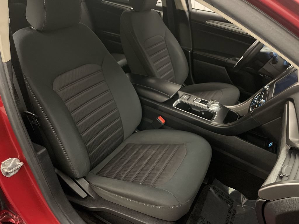 Used 2020 Ford Fusion SE FWD image 20