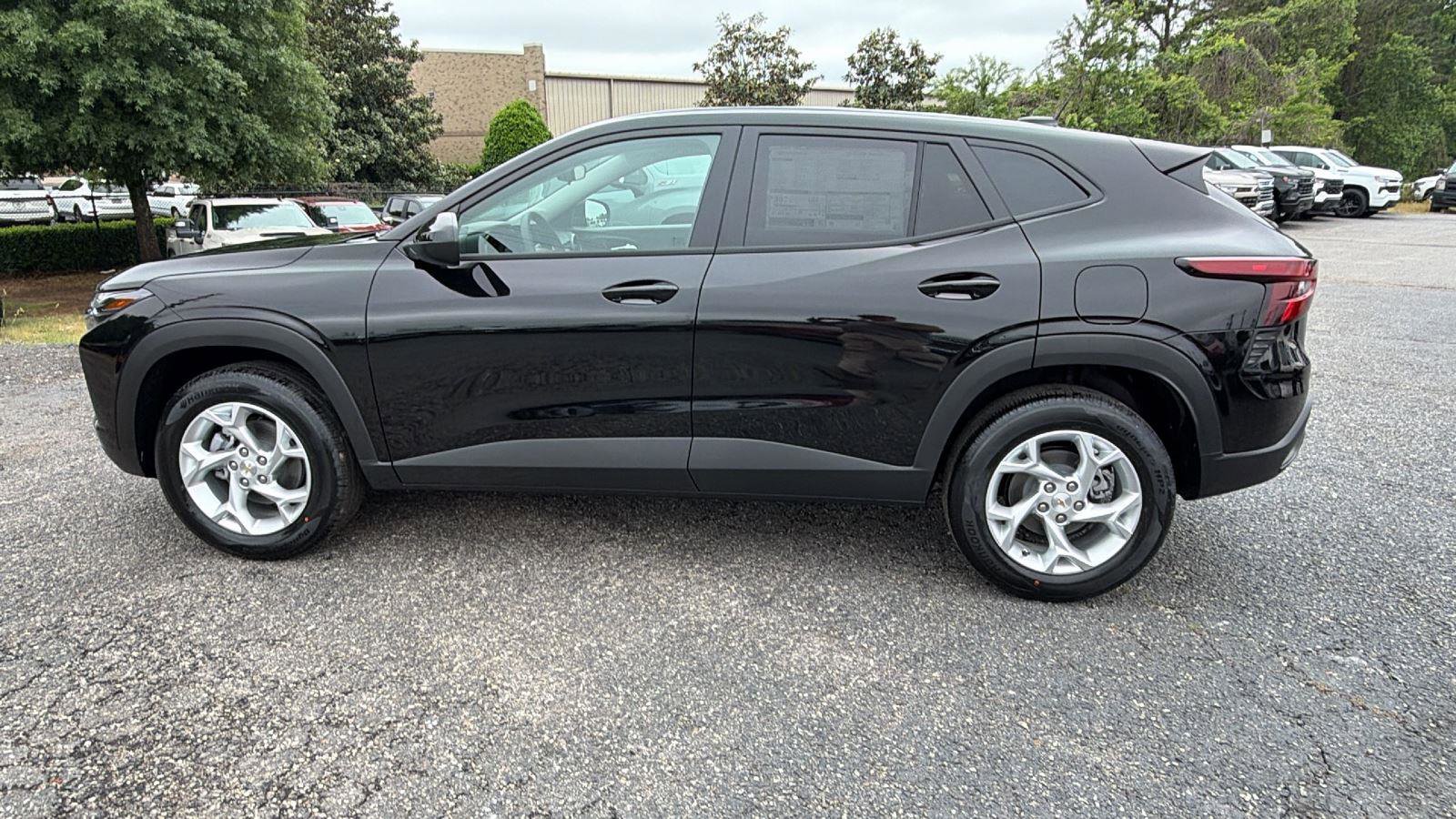 New 2026 Chevrolet Trax LS w/ LS Convenience Package FWD image 8