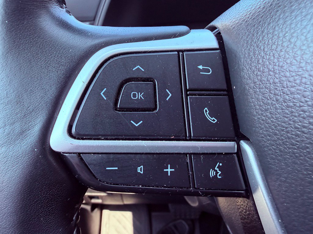 Used 2023 Toyota Highlander LE FWD image 19