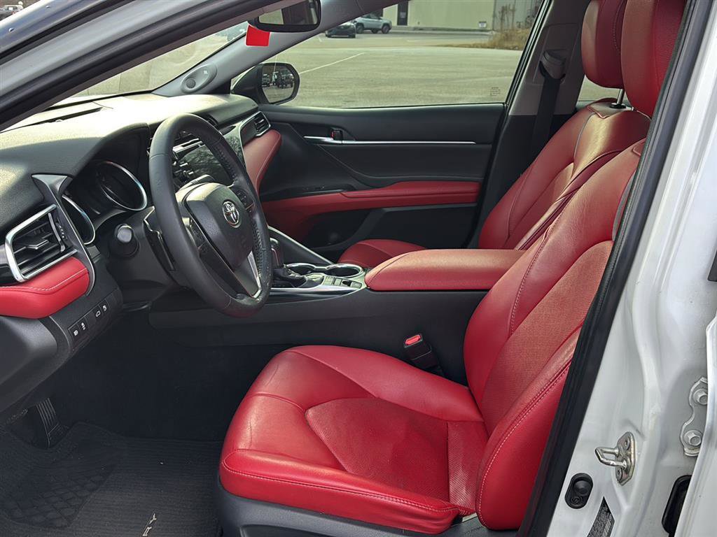 Used 2018 Toyota Camry XSE image 9