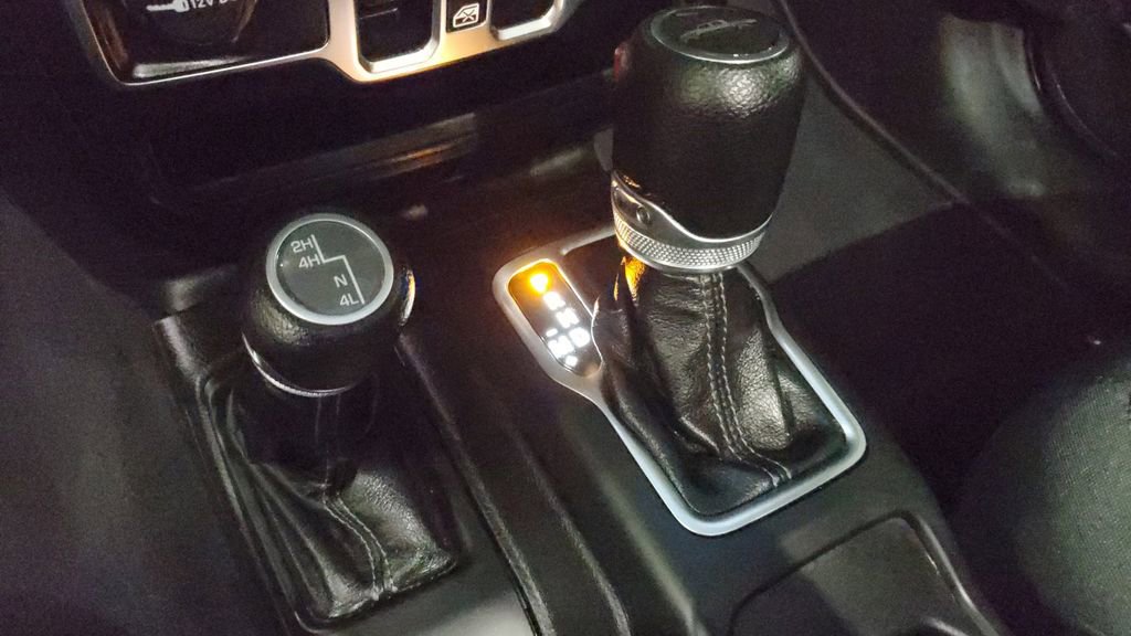 Used 2025 Jeep Gladiator Sport image 25