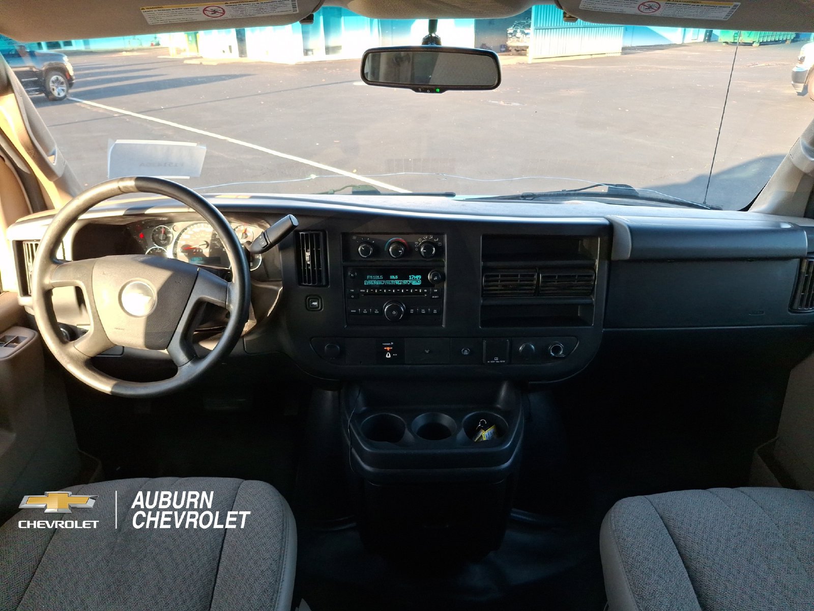 Used 2017 Chevrolet Express 2500 Extended RWD image 9