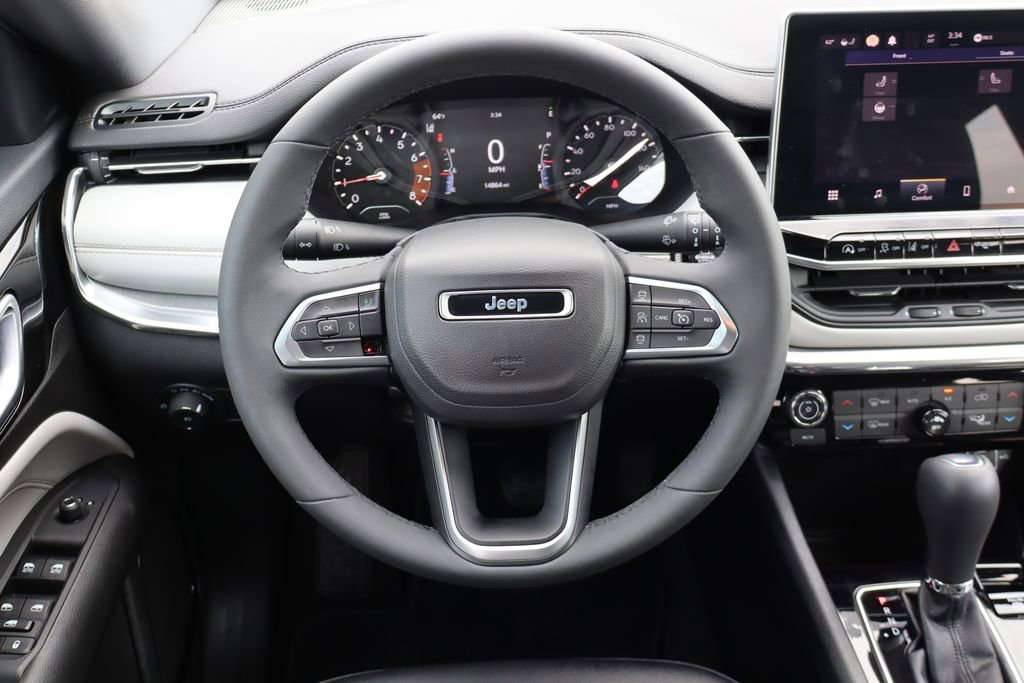 Used 2024 Jeep Compass Limited image 17