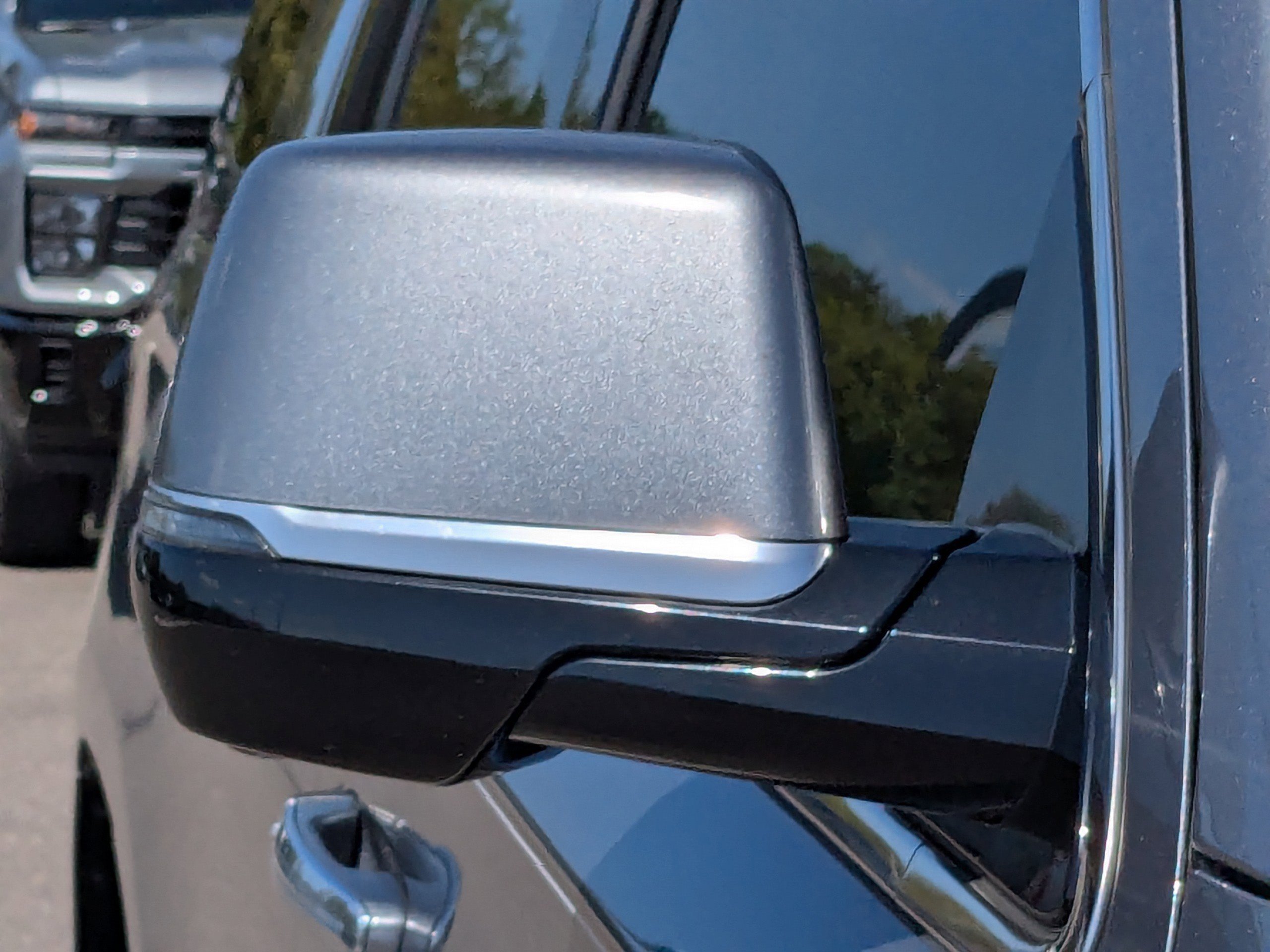 Used 2019 Cadillac Escalade Premium Luxury image 11