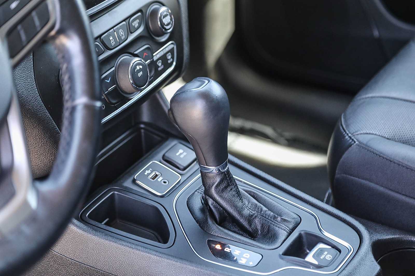 Used 2021 Jeep Cherokee Latitude Lux FWD image 19