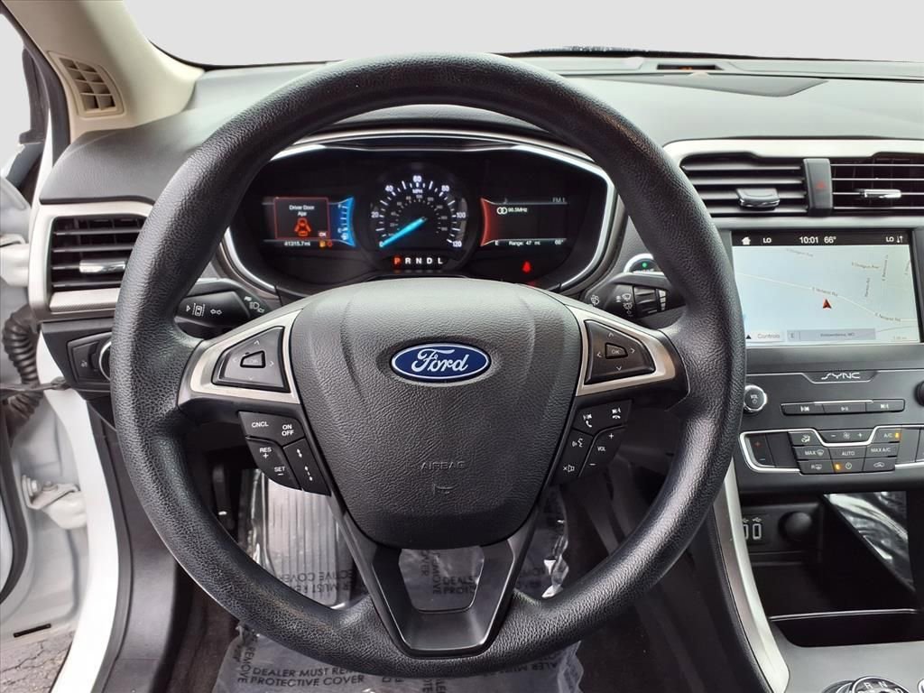 Used 2019 Ford Fusion SE image 24
