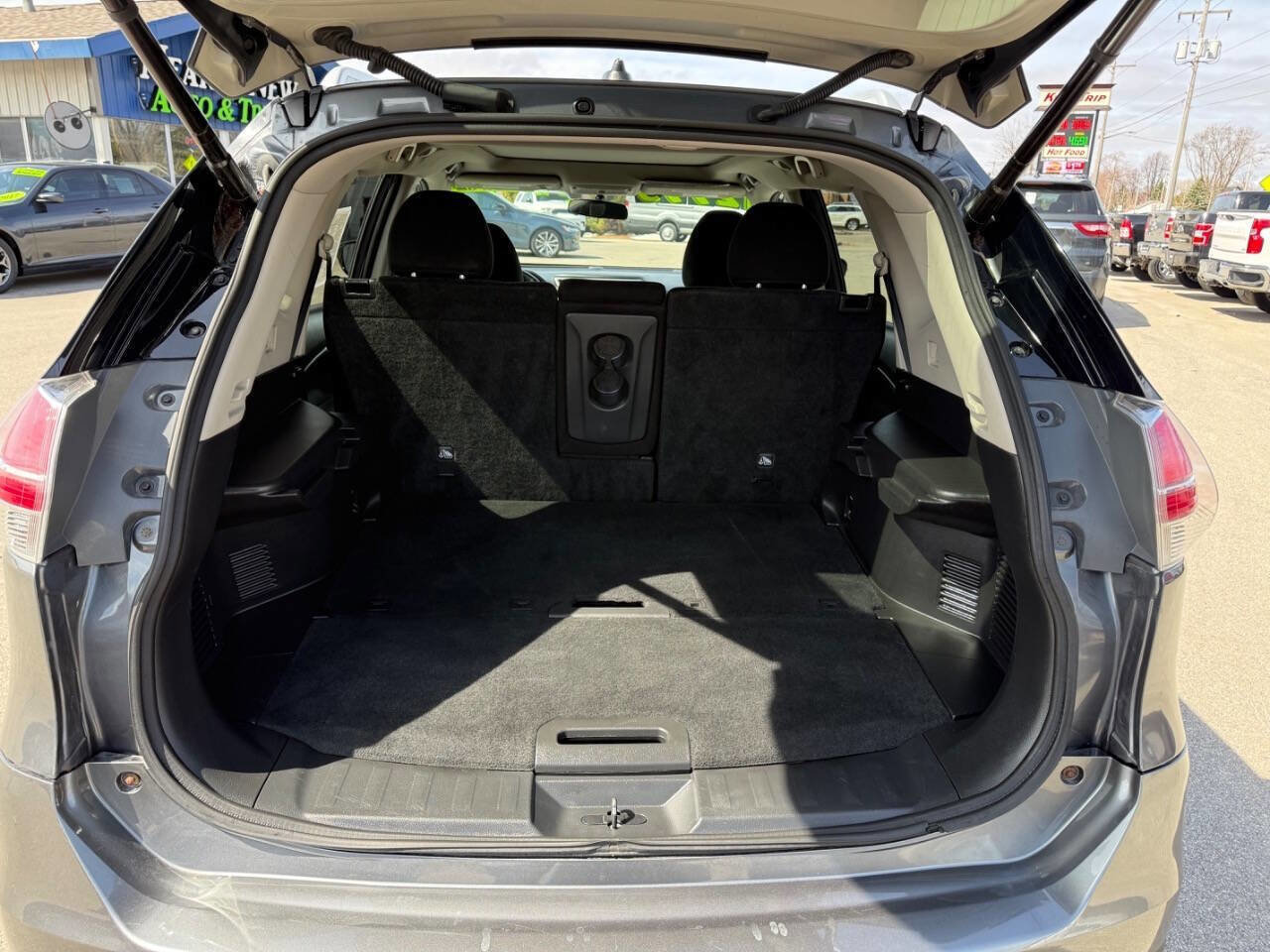 Used 2016 Nissan Rogue SV image 9