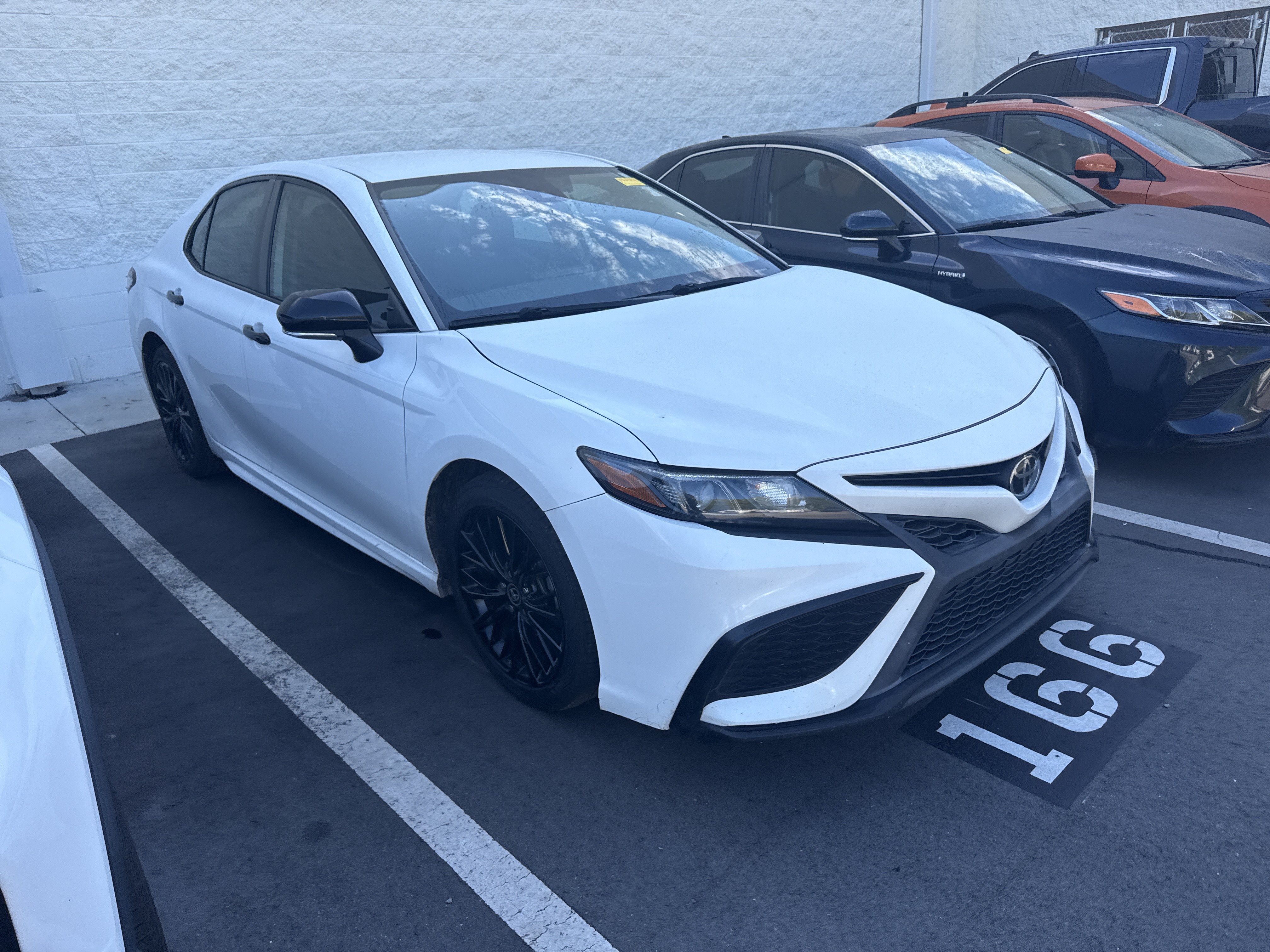 Used 2022 Toyota Camry SE w/ Convenience Package FWD image 5