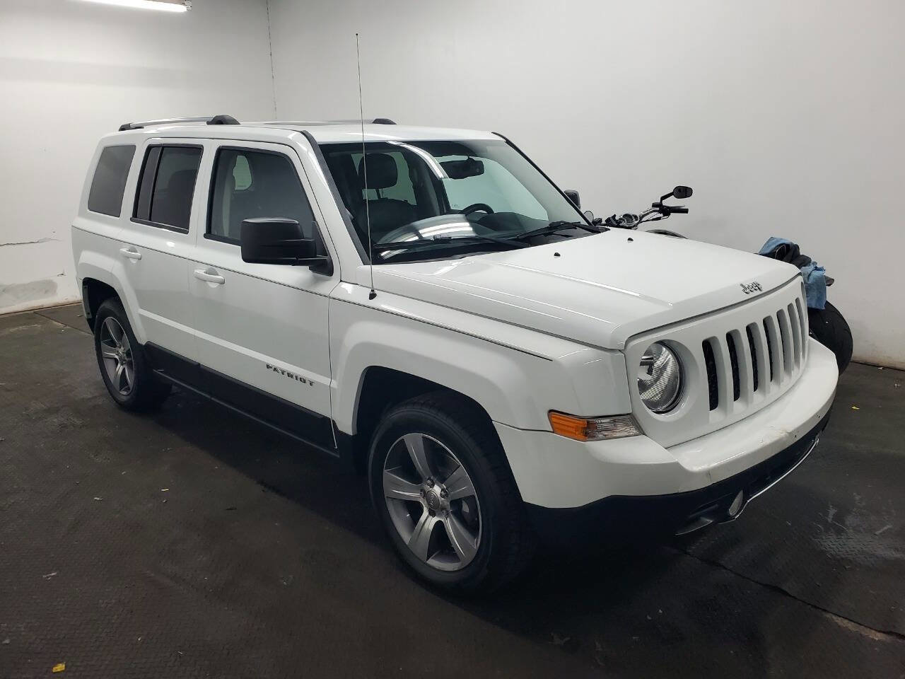 Used 2016 Jeep Patriot High Altitude image 3