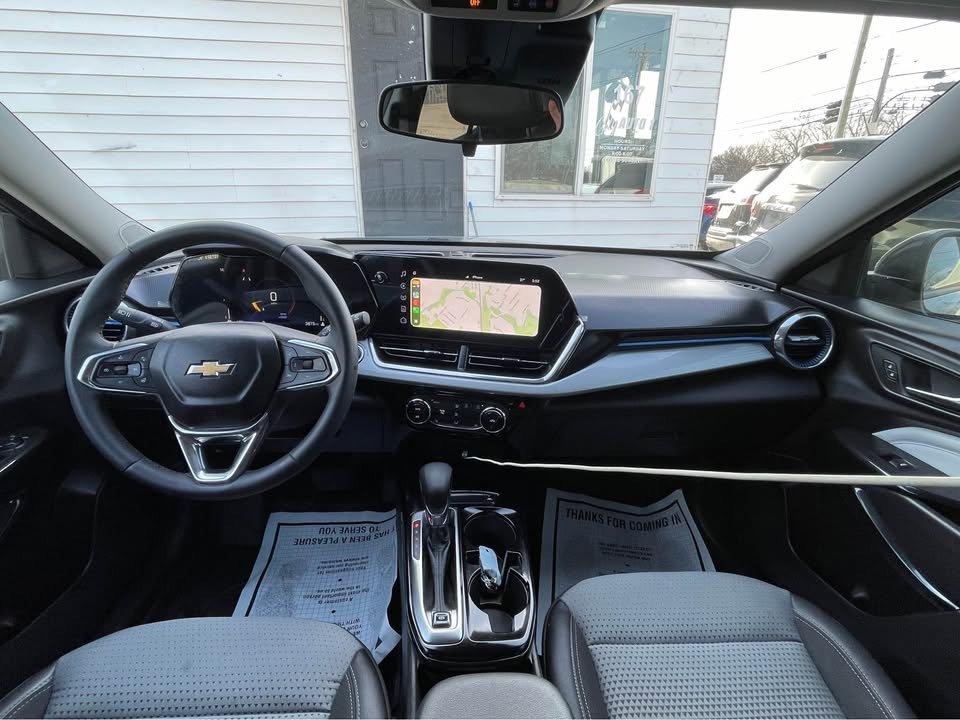 Used 2025 Chevrolet Trax LT w/ Driver Confidence Package FWD image 19