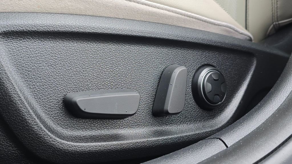 Used 2019 Genesis G70 2.0T Advanced w/ Elite Package image 25