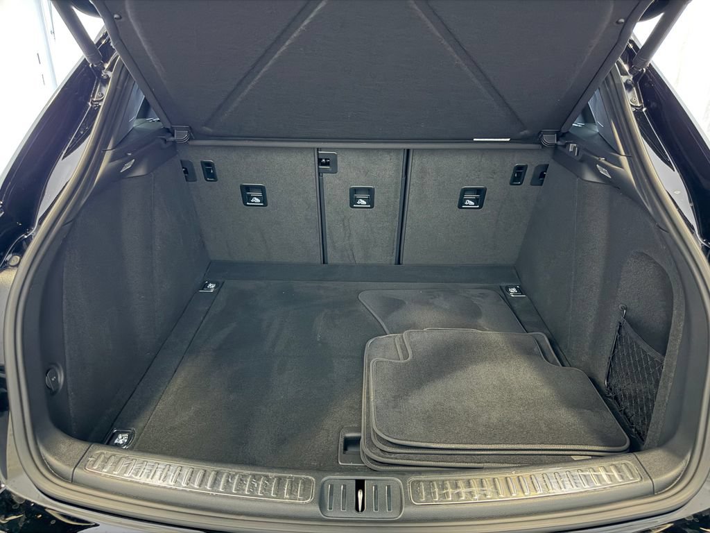 Certified 2026 Porsche Macan AWD/4WD image 27