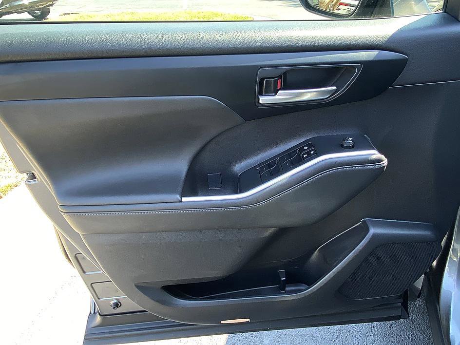 Used 2024 Toyota Highlander XSE image 9