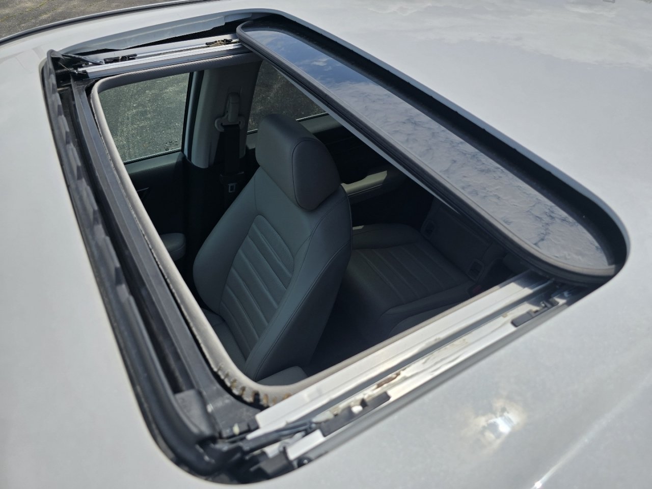 Used 2023 Honda CR-V EX-L image 3