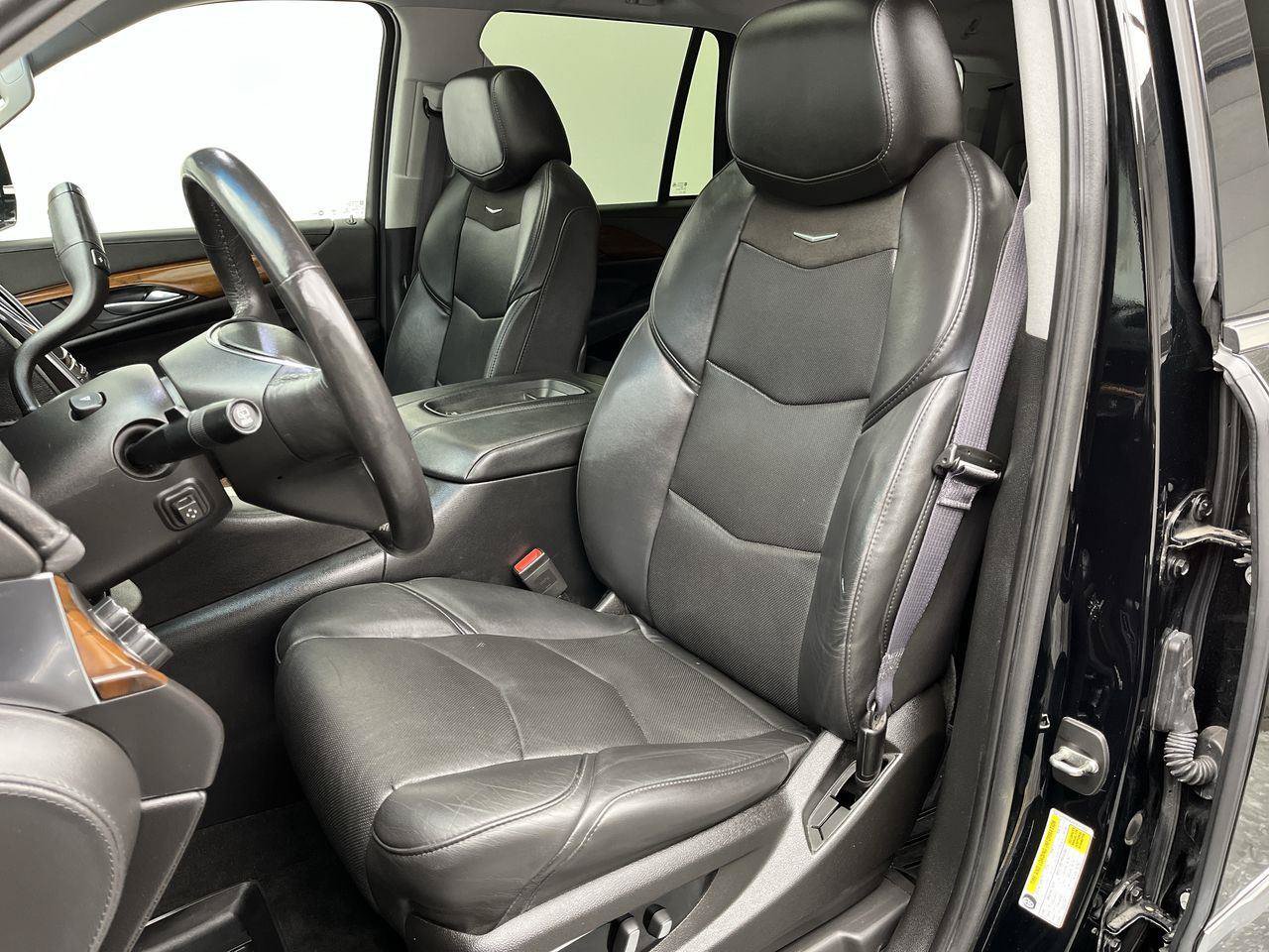 Used 2017 Cadillac Escalade Premium Luxury AWD/4WD image 12