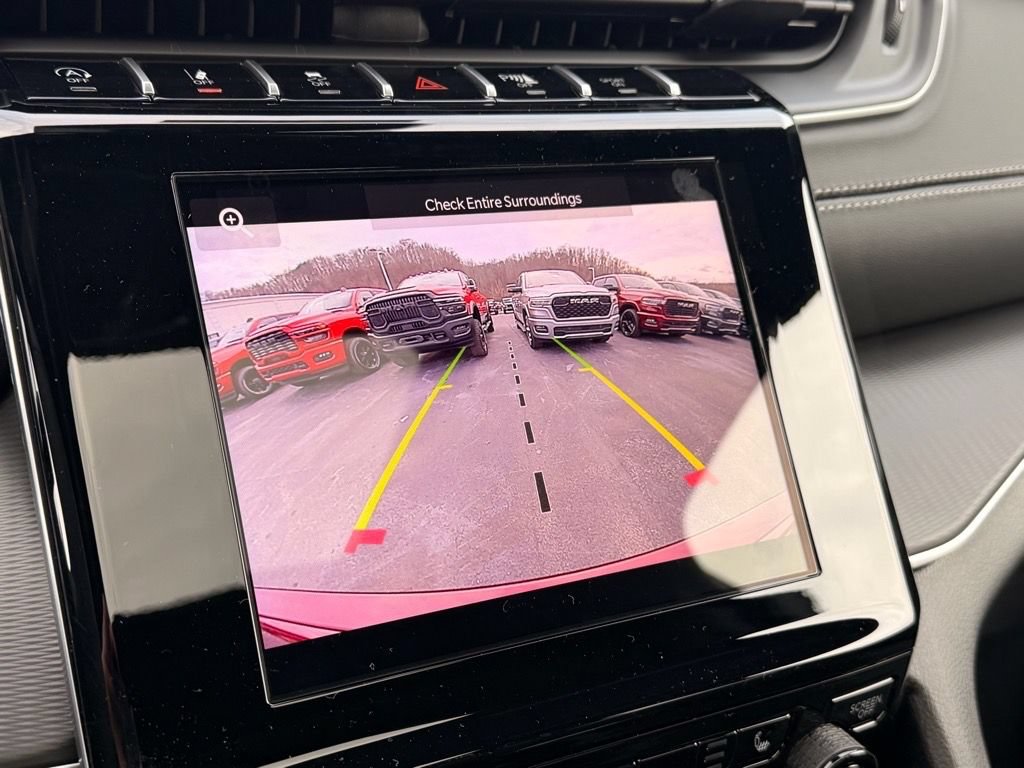 New 2025 Jeep Grand Cherokee Laredo X w/ Luxury Tech Group I AWD/4WD image 18