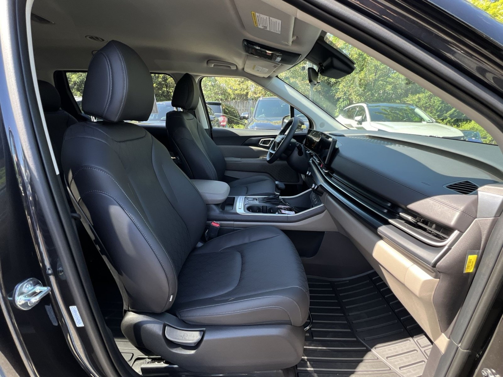 New 2027 Kia Carnival FWD image 34