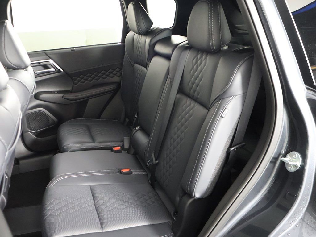New 2025 Mitsubishi Outlander SEL Black Edition AWD/4WD image 36