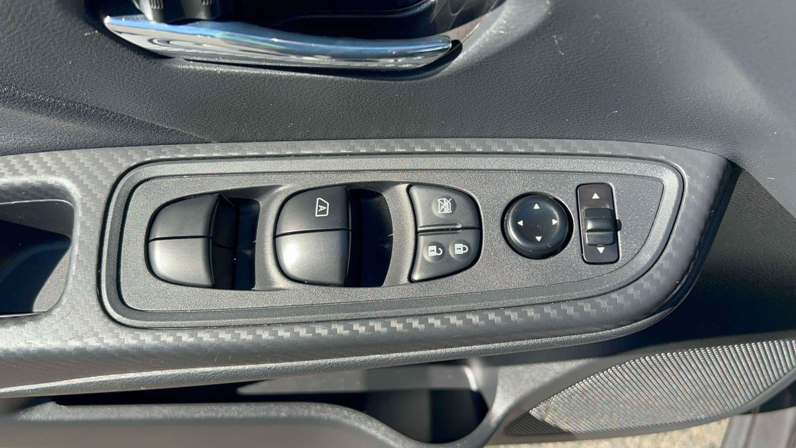 Used 2025 Nissan Versa SV FWD image 21