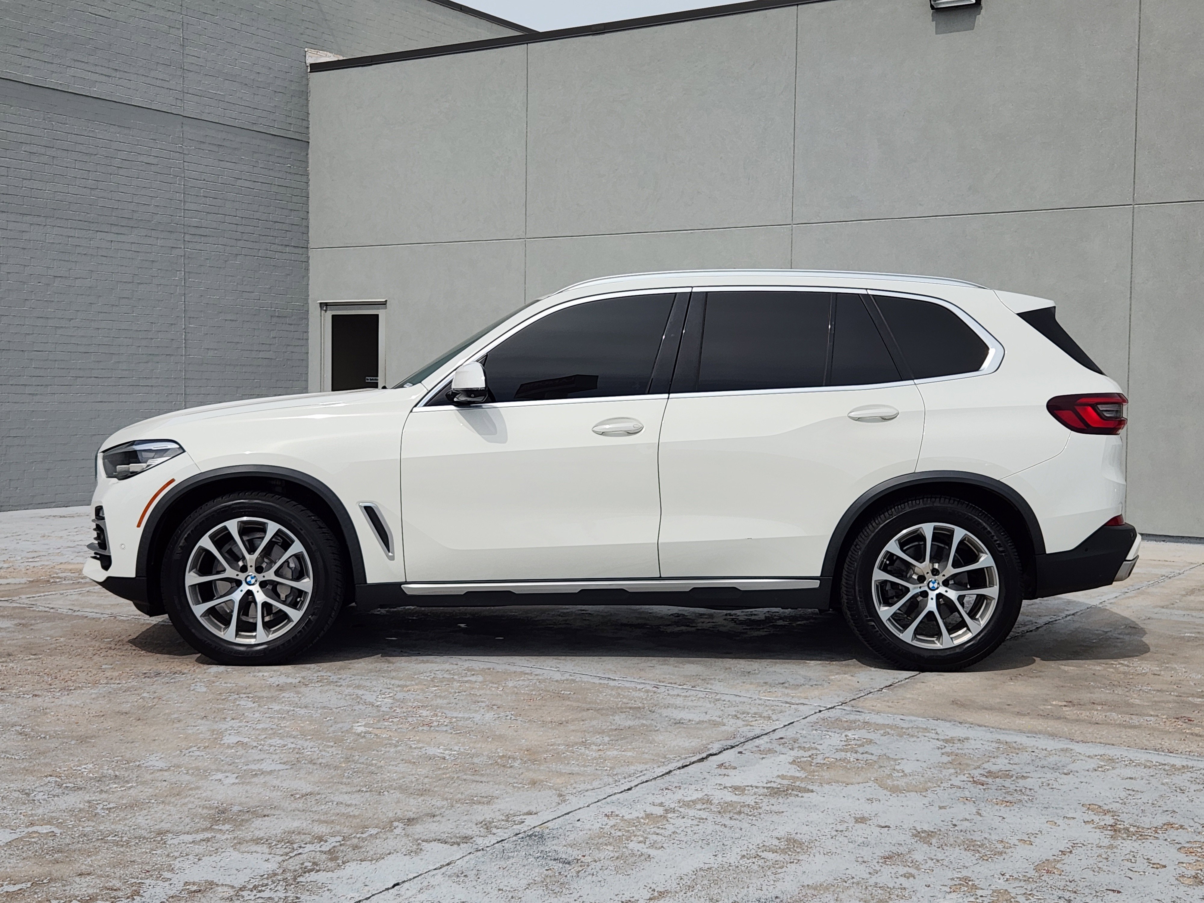 Used 2021 BMW X5 xDrive40i w/ Convenience Package AWD/4WD image 5