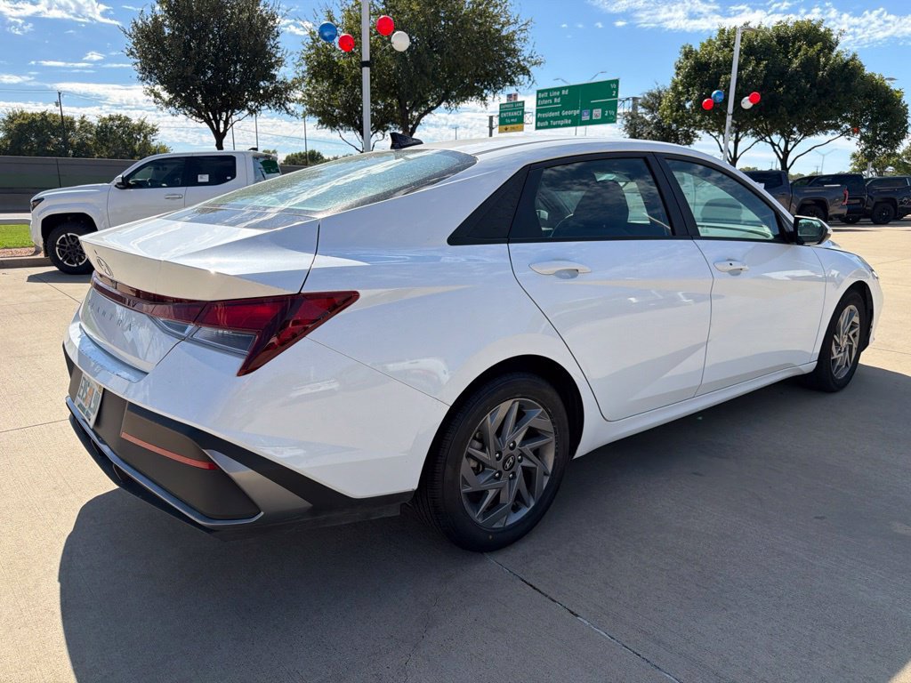 Used 2024 Hyundai Elantra SEL FWD image 9