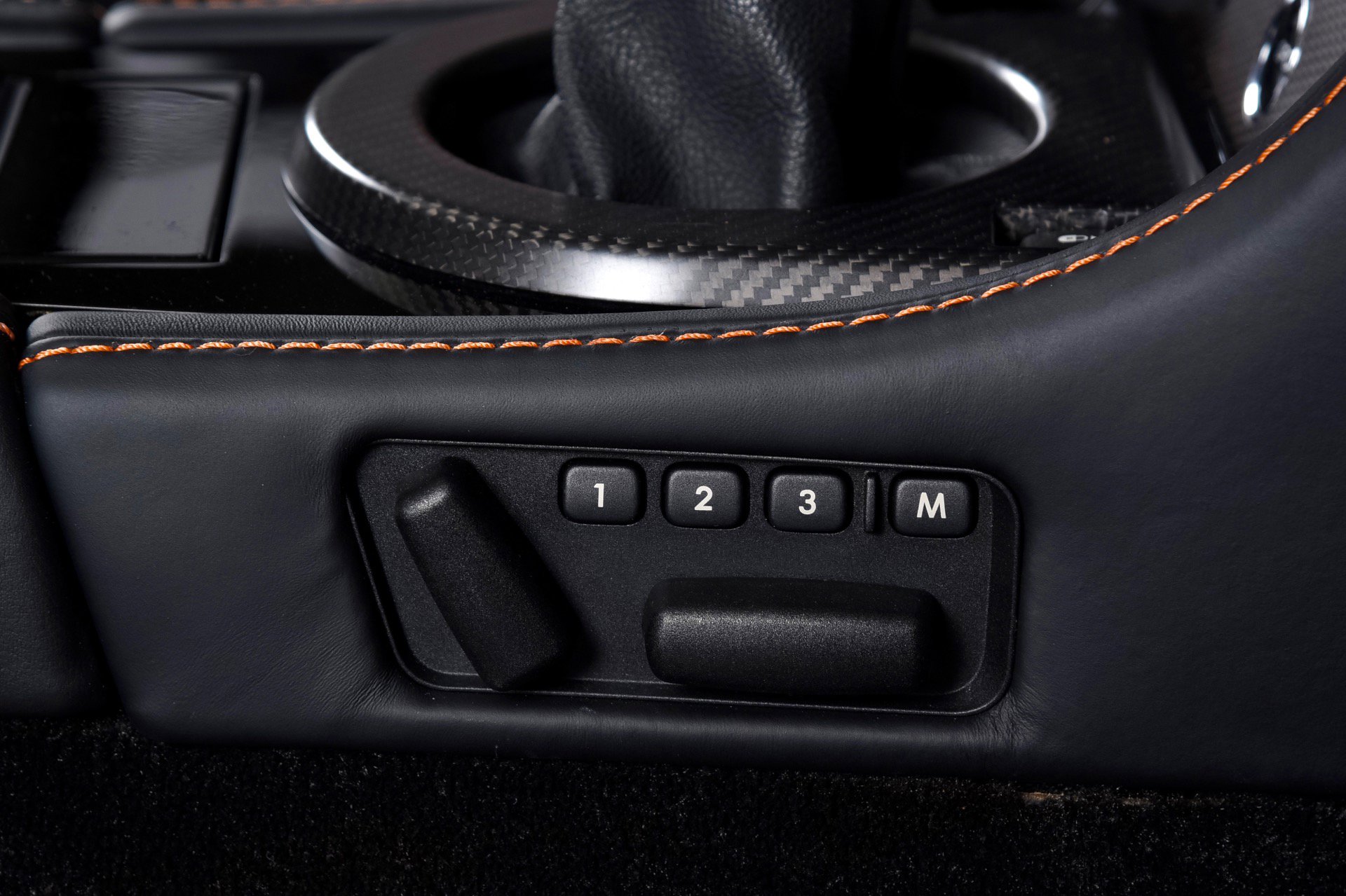 Used 2017 Aston Martin V12 Vantage S image 25