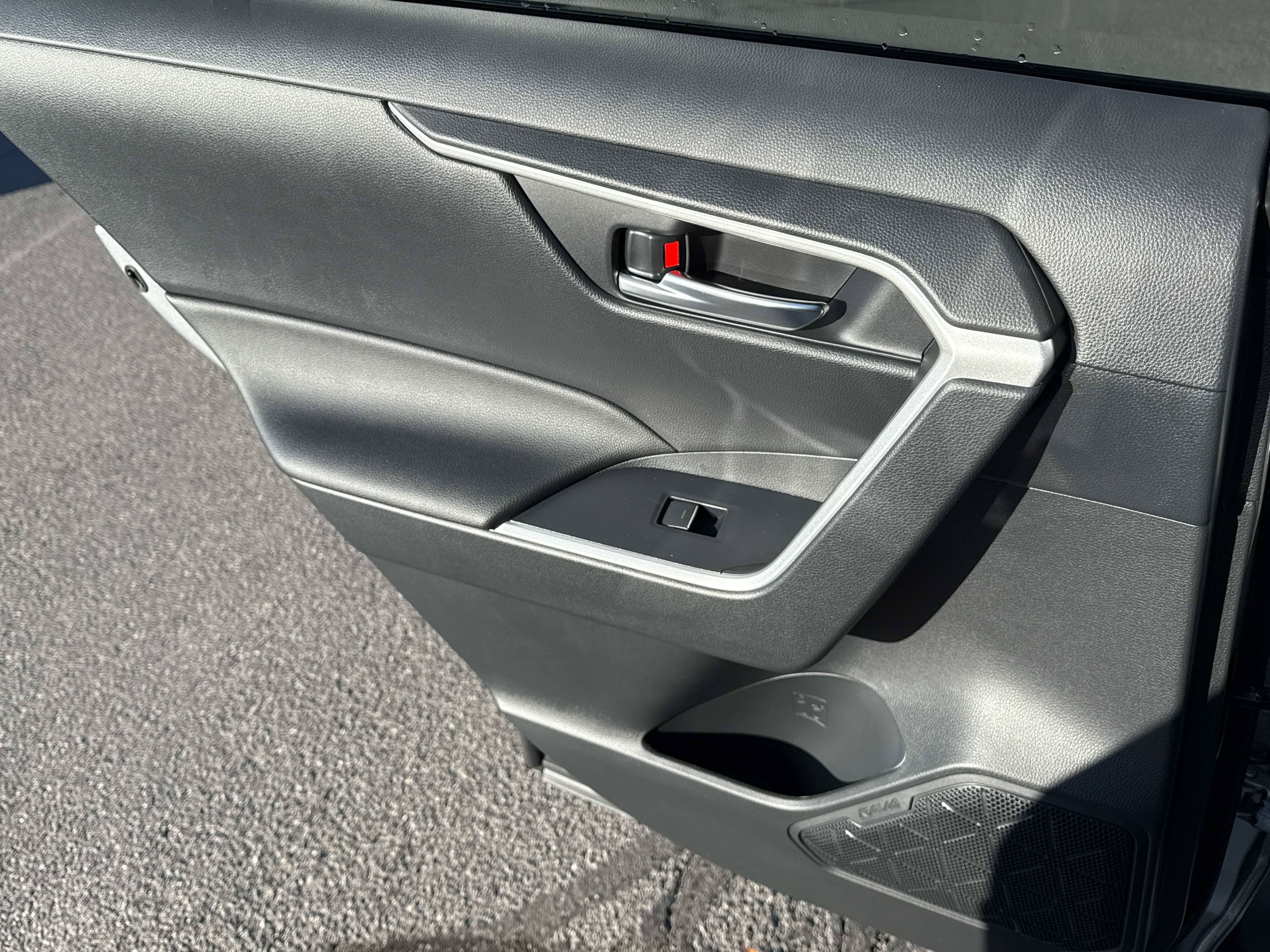 Used 2025 Toyota RAV4 XLE image 15