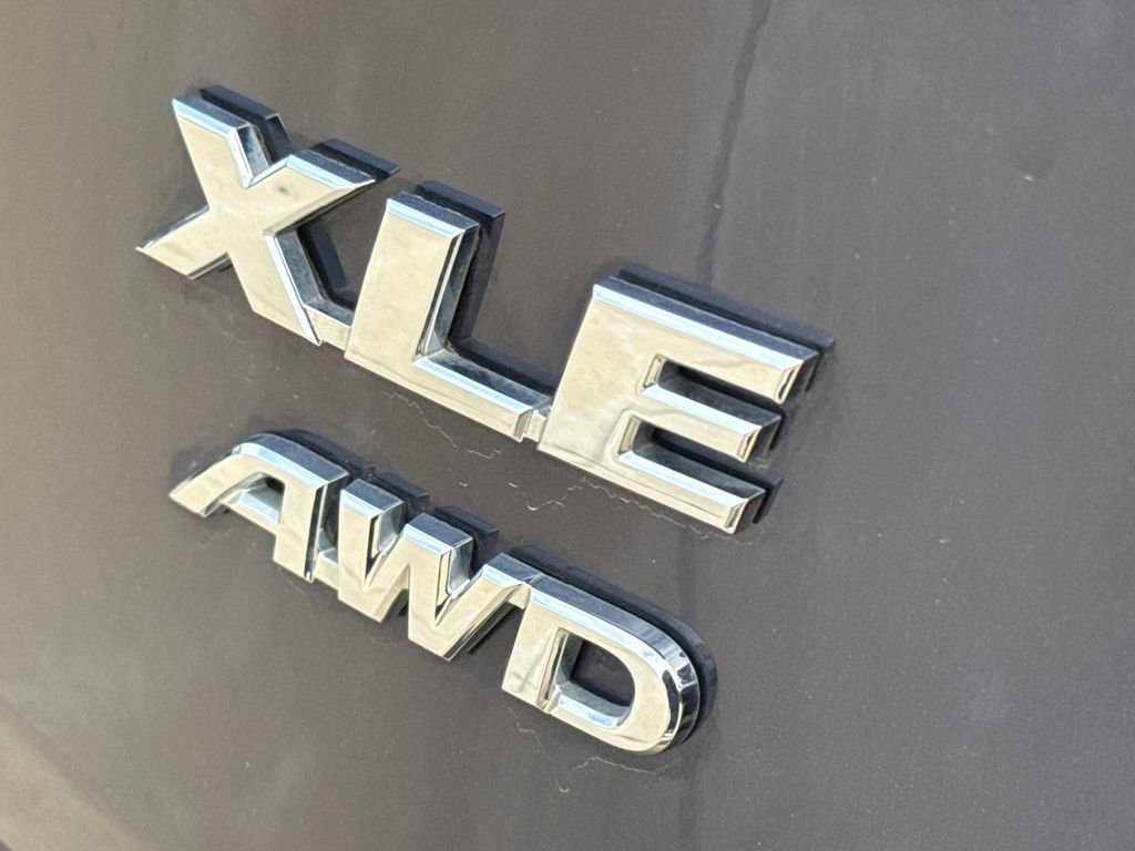 Used 2021 Toyota RAV4 XLE AWD/4WD image 10