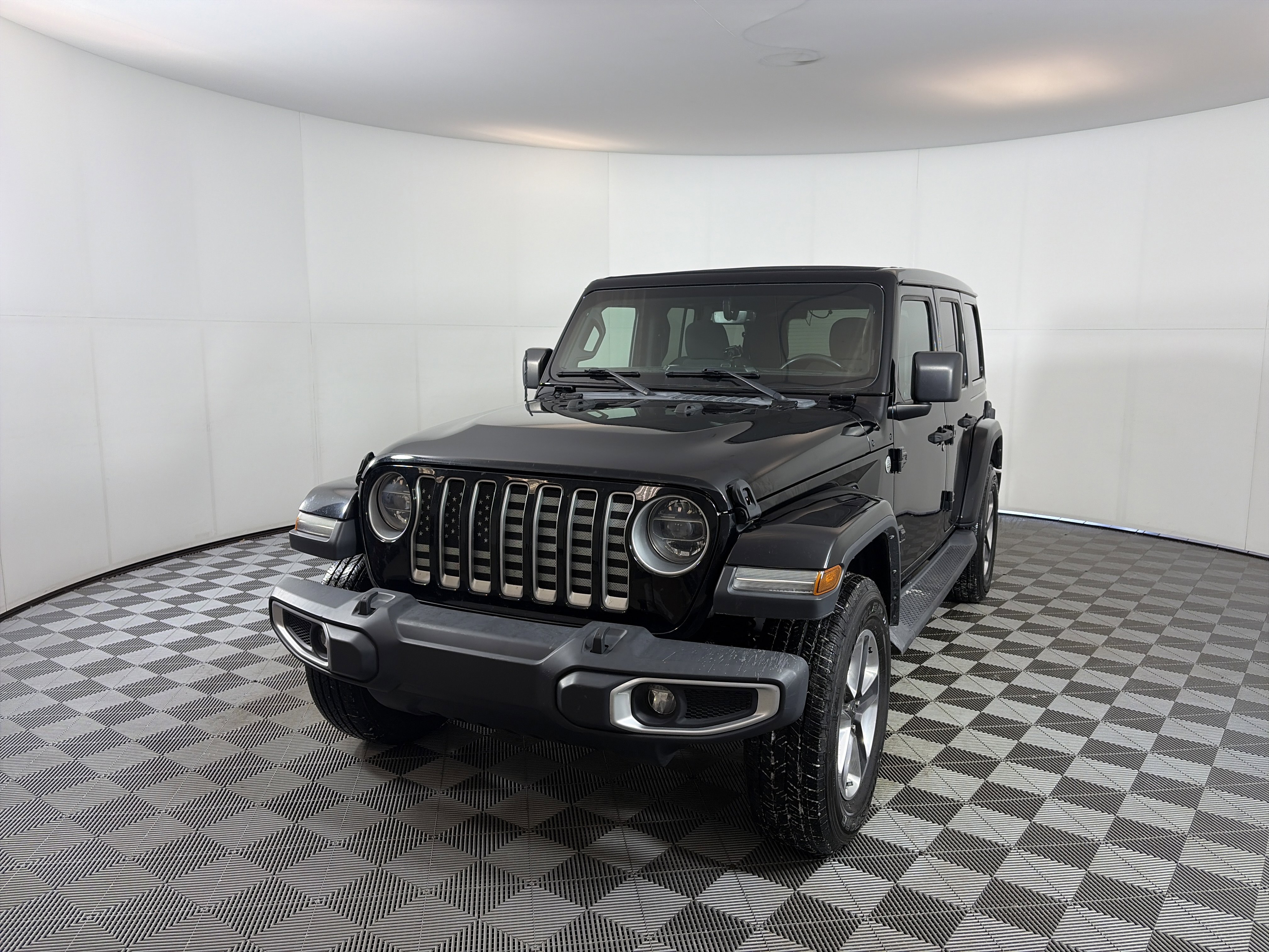Used 2019 Jeep Wrangler Unlimited Sahara image 2