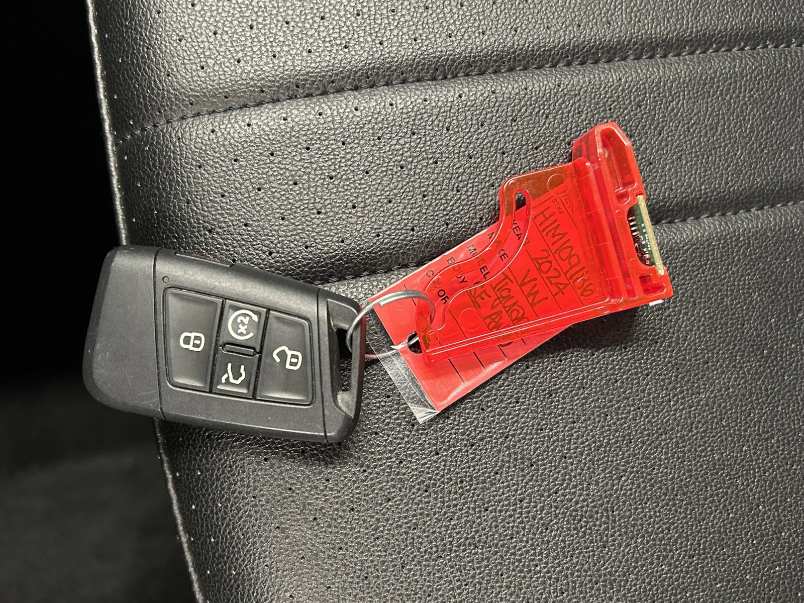 Used 2024 Volkswagen Tiguan SE image 34