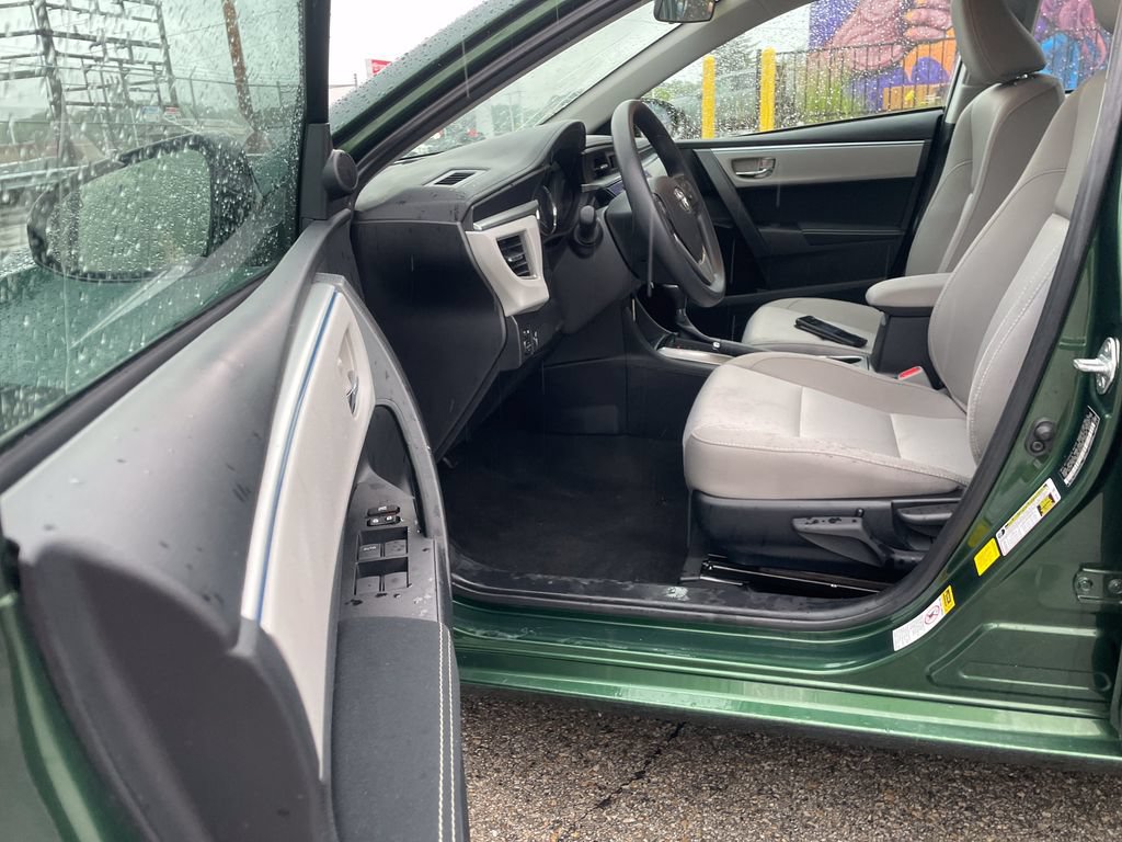 Used 2015 Toyota Corolla LE FWD image 14
