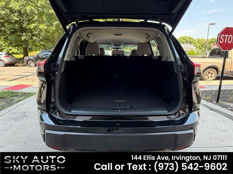 Used 2025 Nissan Rogue SV AWD/4WD image 17