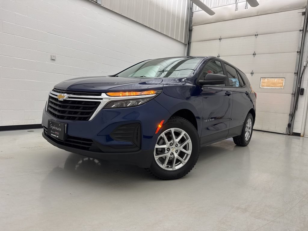Used 2023 Chevrolet Equinox LS AWD/4WD image 3