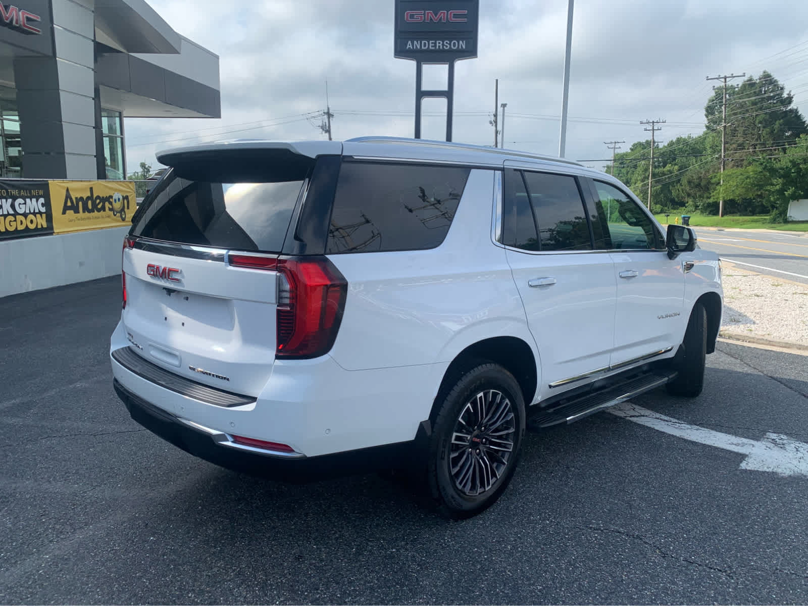 Used 2025 GMC Yukon Elevation AWD/4WD image 8