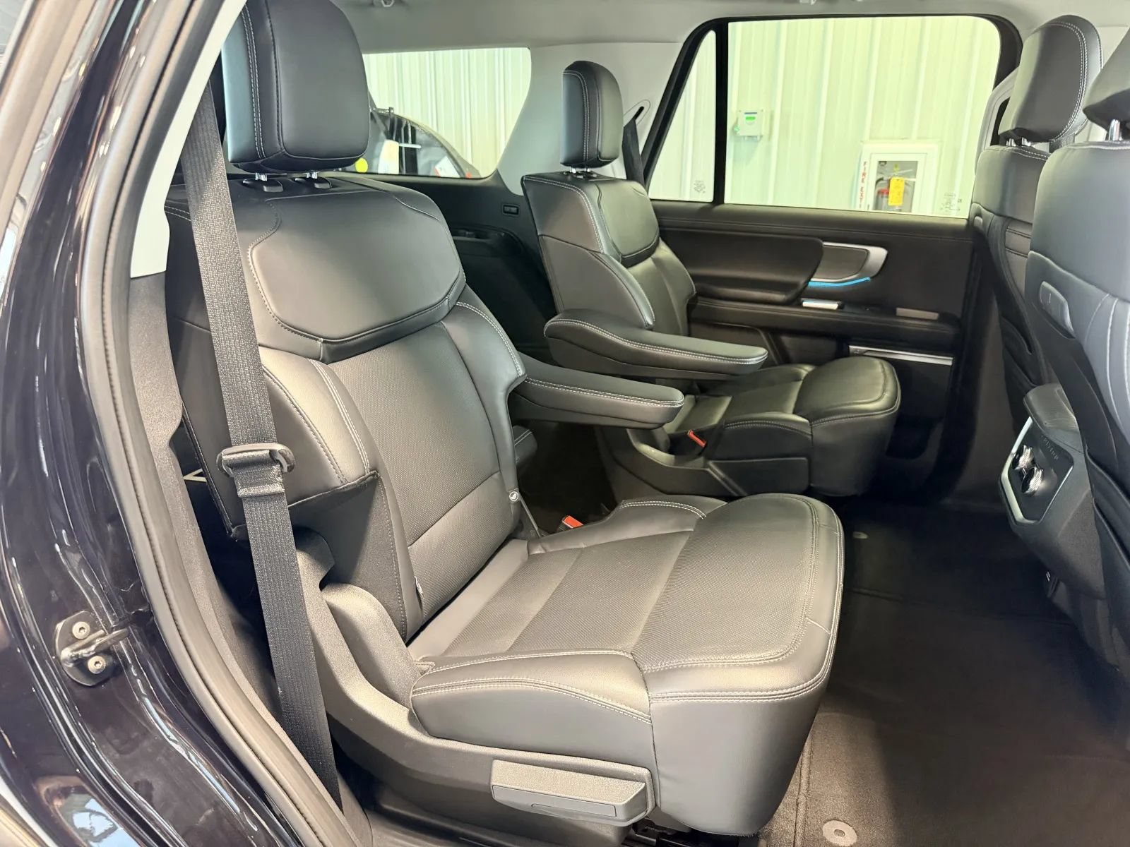 Used 2025 Ford Expedition Platinum AWD/4WD image 24