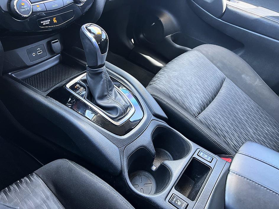 Used 2020 Nissan Rogue SV FWD image 26
