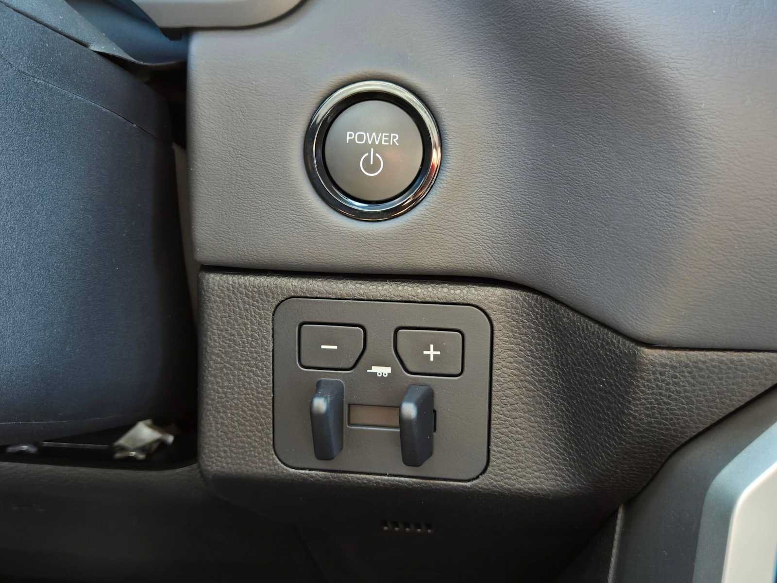 Certified 2025 Toyota Sequoia Platinum AWD/4WD image 37