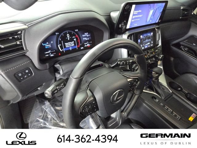 Used 2025 Lexus LX 600 4WD w/ Appearance Package image 15