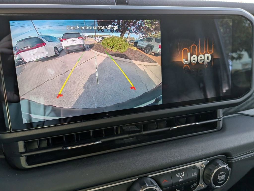 Used 2025 Jeep Wrangler Unlimited Rubicon w/ Convenience Group image 16