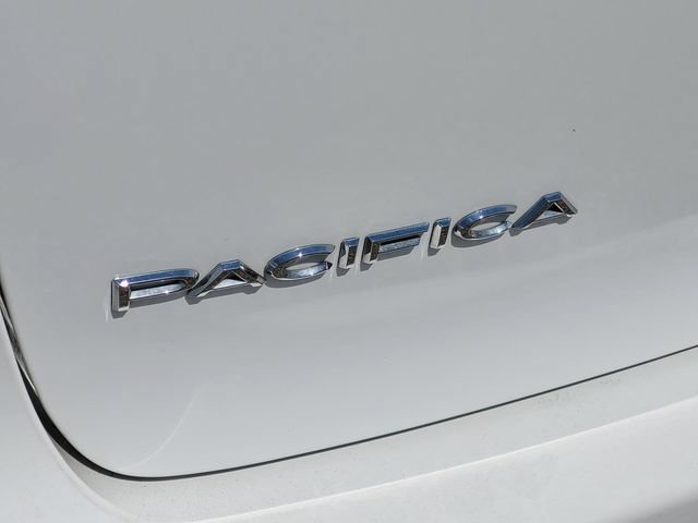 Used 2024 Chrysler Pacifica Touring-L FWD image 9