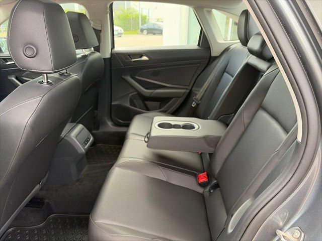 Used 2019 Volkswagen Jetta SE w/ Cold Weather Package FWD image 22