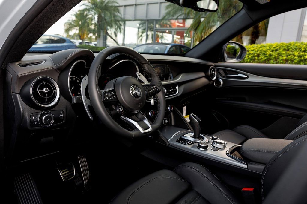 New 2025 Alfa Romeo Stelvio Sprint image 26