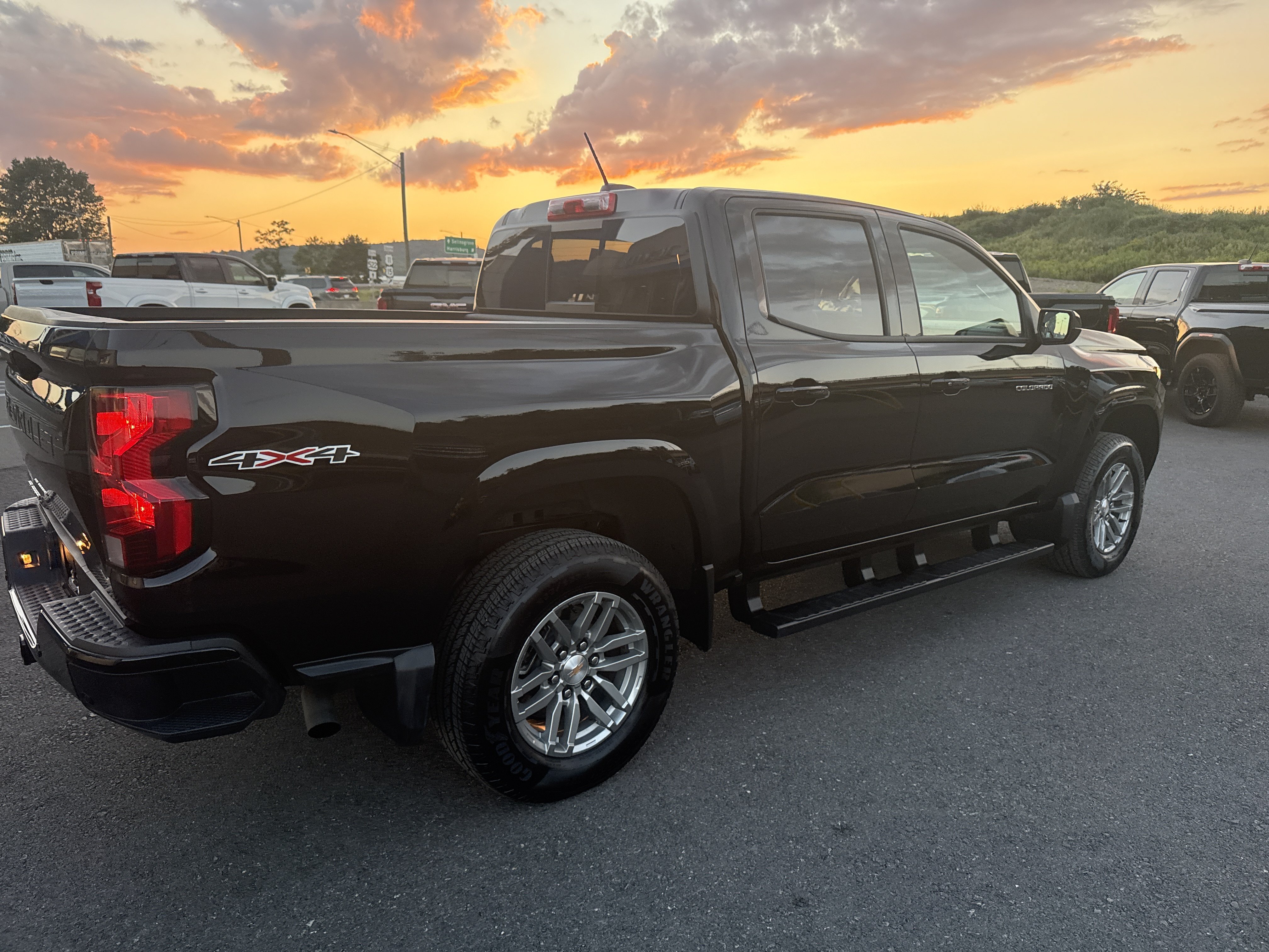 Used 2026 Chevrolet Colorado LT w/ Advanced Trailering Package AWD/4WD image 5