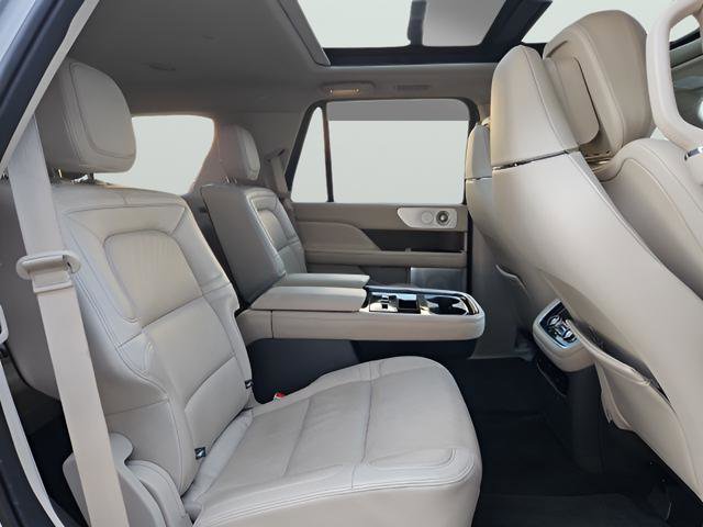 Used 2021 Lincoln Navigator Reserve w/ Luxury Package AWD/4WD image 28
