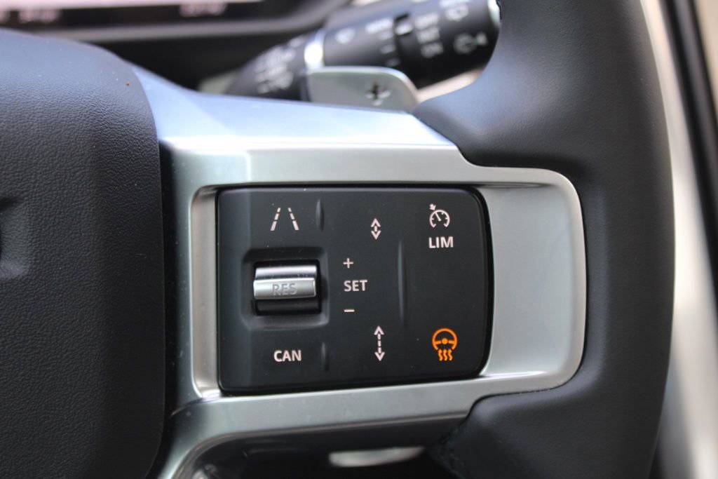 Certified 2025 Land Rover Discovery Dynamic SE image 19