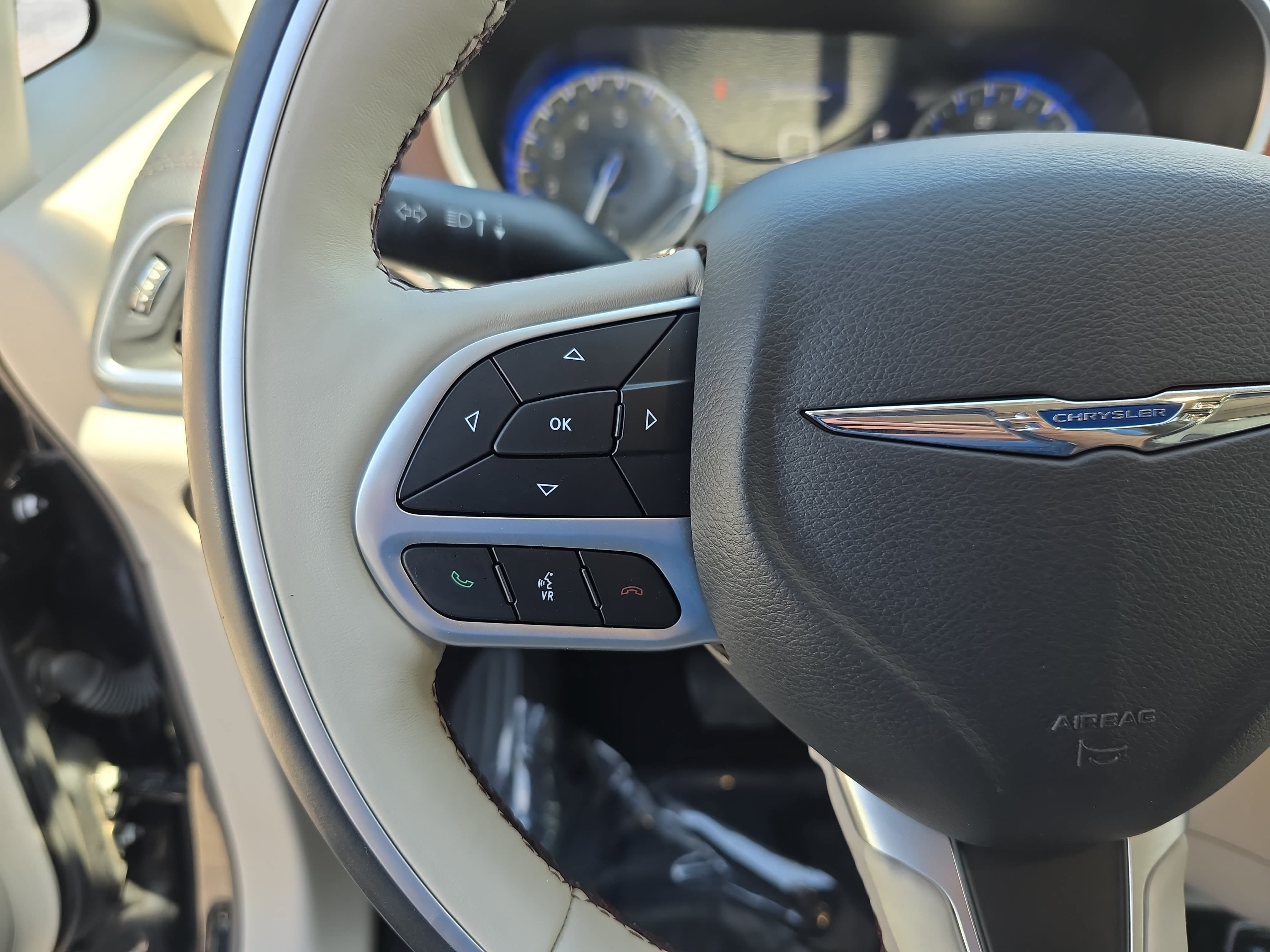 Used 2017 Chrysler Pacifica Limited FWD image 15